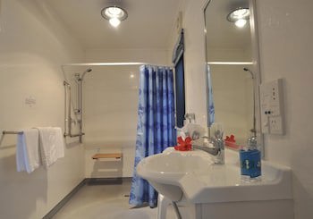 Bay Cabinz Motel