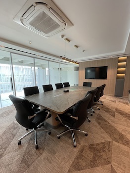 Avissa Suites