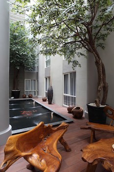 Avissa Suites
