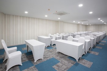 Avissa Suites