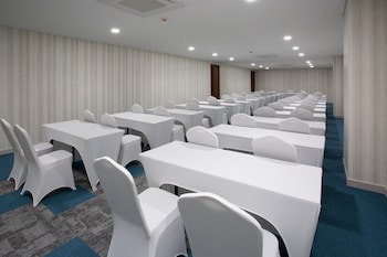Avissa Suites