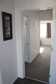 Riverview Motel