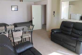 Riverview Motel
