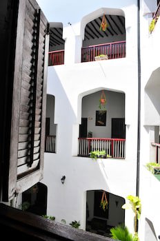 Dhow Palace Hotel