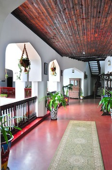 Dhow Palace Hotel