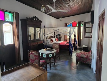 Dhow Palace Hotel