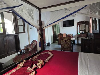 Dhow Palace Hotel