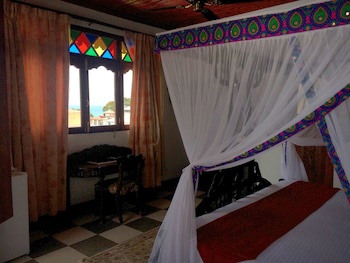 Dhow Palace Hotel