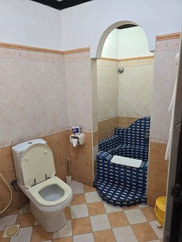 Dhow Palace Hotel