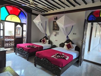 Dhow Palace Hotel