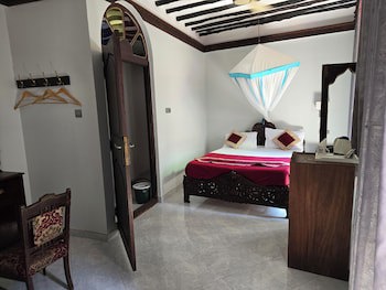 Dhow Palace Hotel