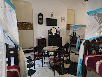 Dhow Palace Hotel