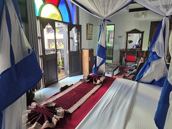 Dhow Palace Hotel