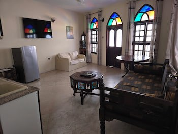 Dhow Palace Hotel