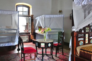 Dhow Palace Hotel