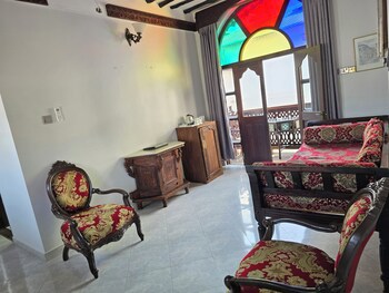 Dhow Palace Hotel