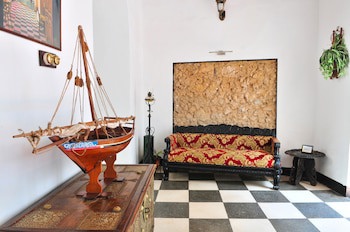 Dhow Palace Hotel