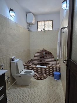 Dhow Palace Hotel