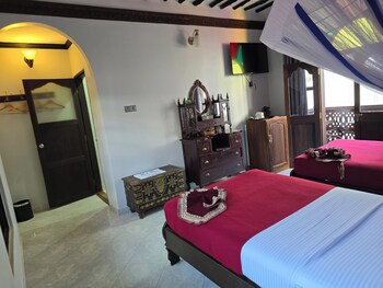 Dhow Palace Hotel