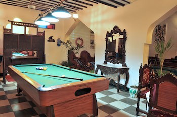 Dhow Palace Hotel