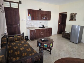 Dhow Palace Hotel