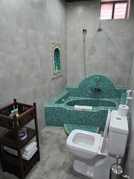 Dhow Palace Hotel