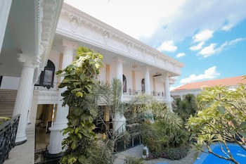 The Grand Palace Hotel