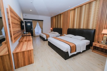 The Grand Palace Hotel