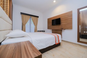 The Grand Palace Hotel