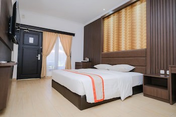 The Grand Palace Hotel