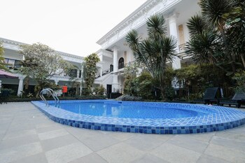 The Grand Palace Hotel