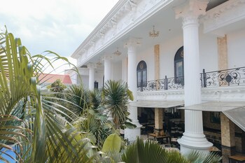 The Grand Palace Hotel