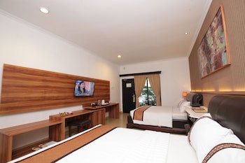 The Grand Palace Hotel
