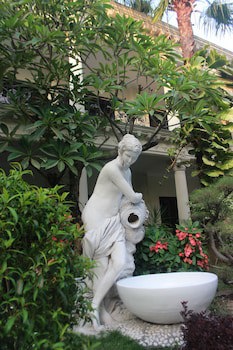 The Grand Palace Hotel