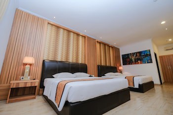 The Grand Palace Hotel