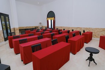The Grand Palace Hotel