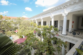 The Grand Palace Hotel