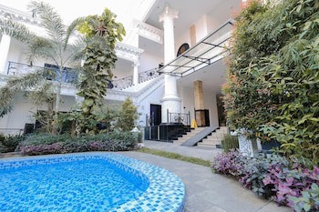 The Grand Palace Hotel