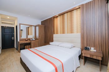 The Grand Palace Hotel
