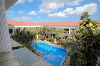 The Grand Palace Hotel