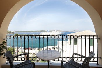 Karalis City Hotel