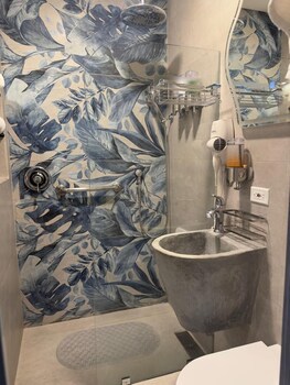 Berlor Airport Inn