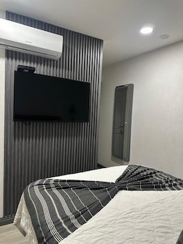 Berlor Airport Inn
