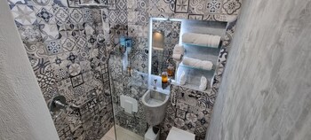 Berlor Airport Inn