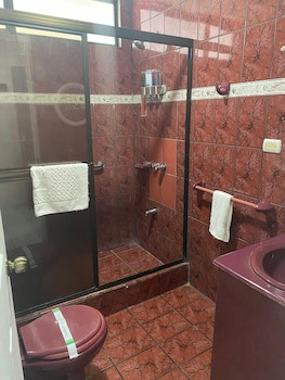 Berlor Airport Inn