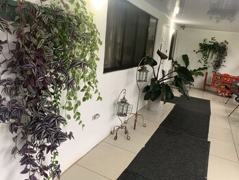Berlor Airport Inn