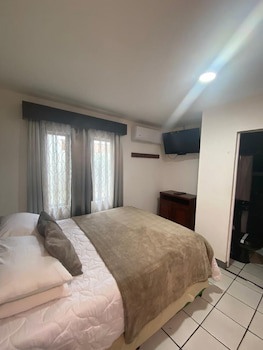 Berlor Airport Inn