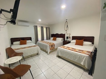Berlor Airport Inn