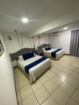 Berlor Airport Inn