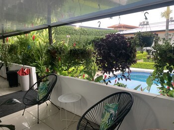 Berlor Airport Inn